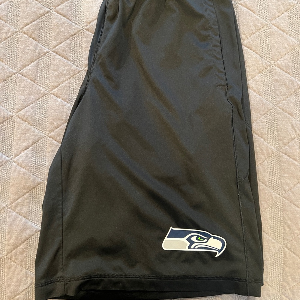 Under Armour men’s medium Seattle Seahawks shorts like new
